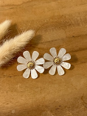 Boucles d’oreilles Fleur (blanc)